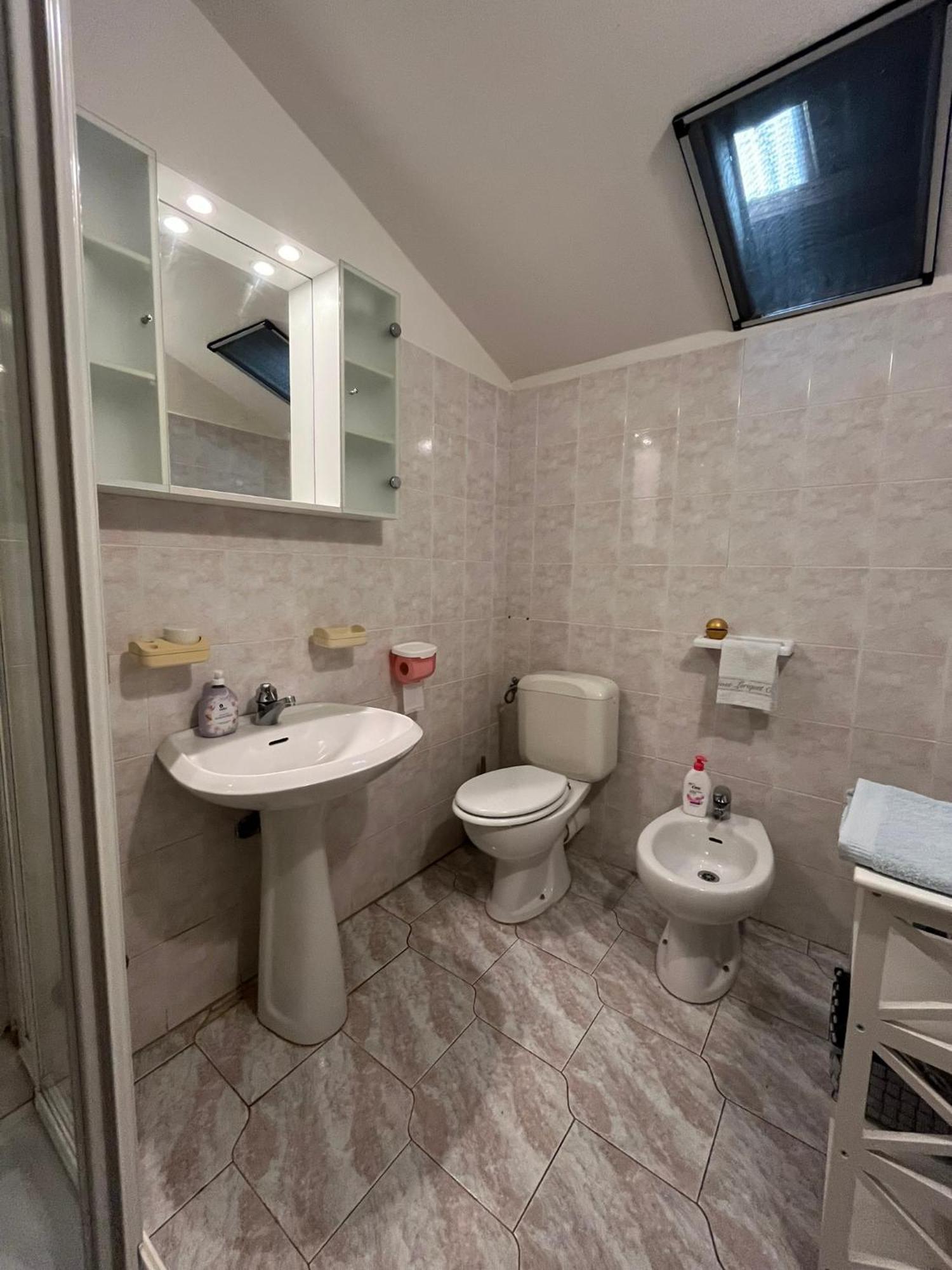 B&B Il Girasole Ortonovo Exterior photo
